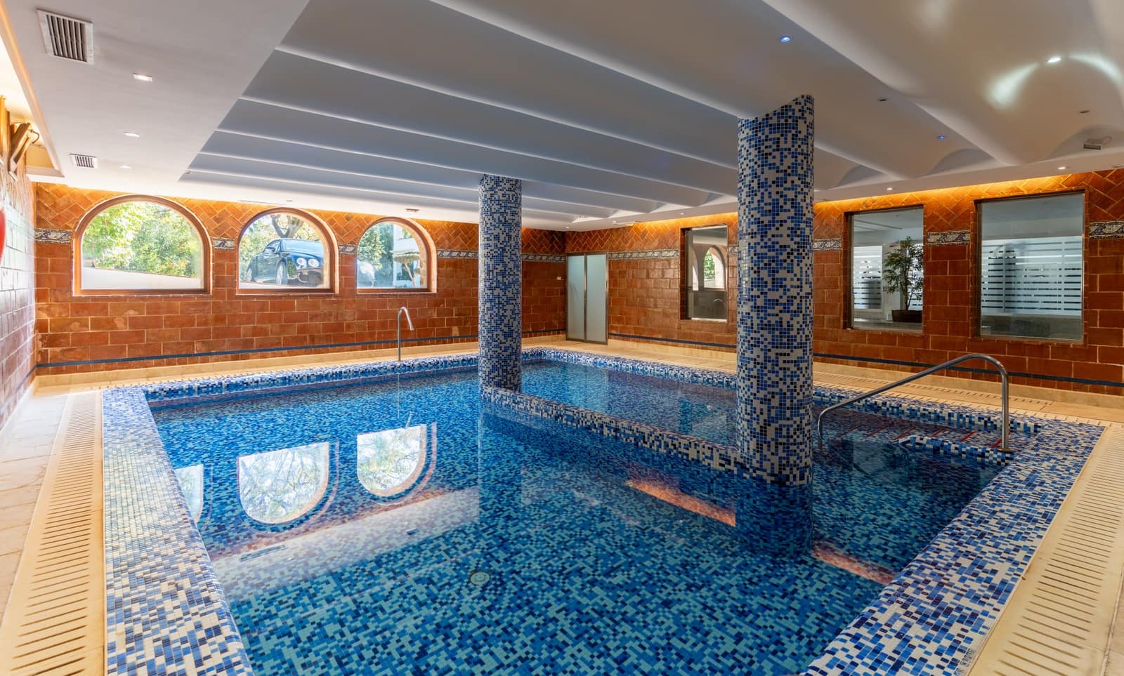 4 sypialnia Apartament na sprzedaż w Marbella z basenem - 2 500 000 € (Ref: 9990387)