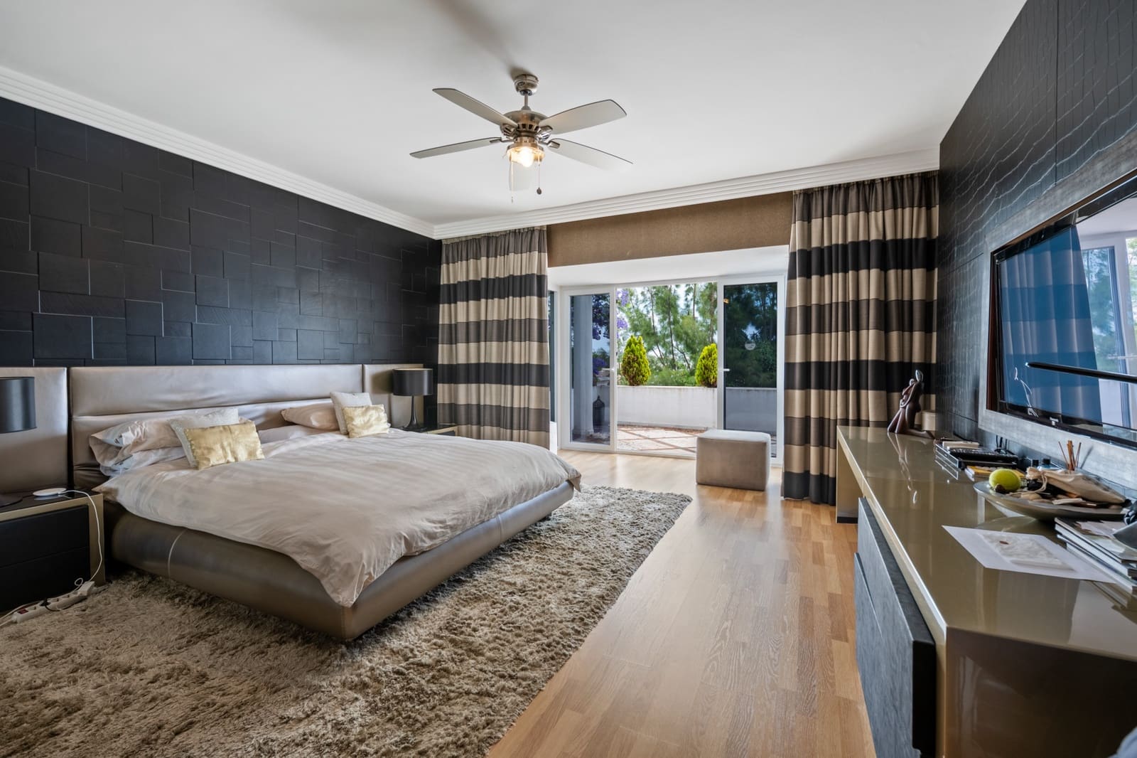 4 sypialnia Apartament na sprzedaż w Marbella z basenem - 2 500 000 € (Ref: 9990387)