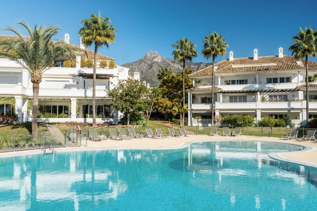 Apartamento de 4 habitaciones en Marbella en venta con piscina garaje - 2.500.000 € (Ref: 9990387)