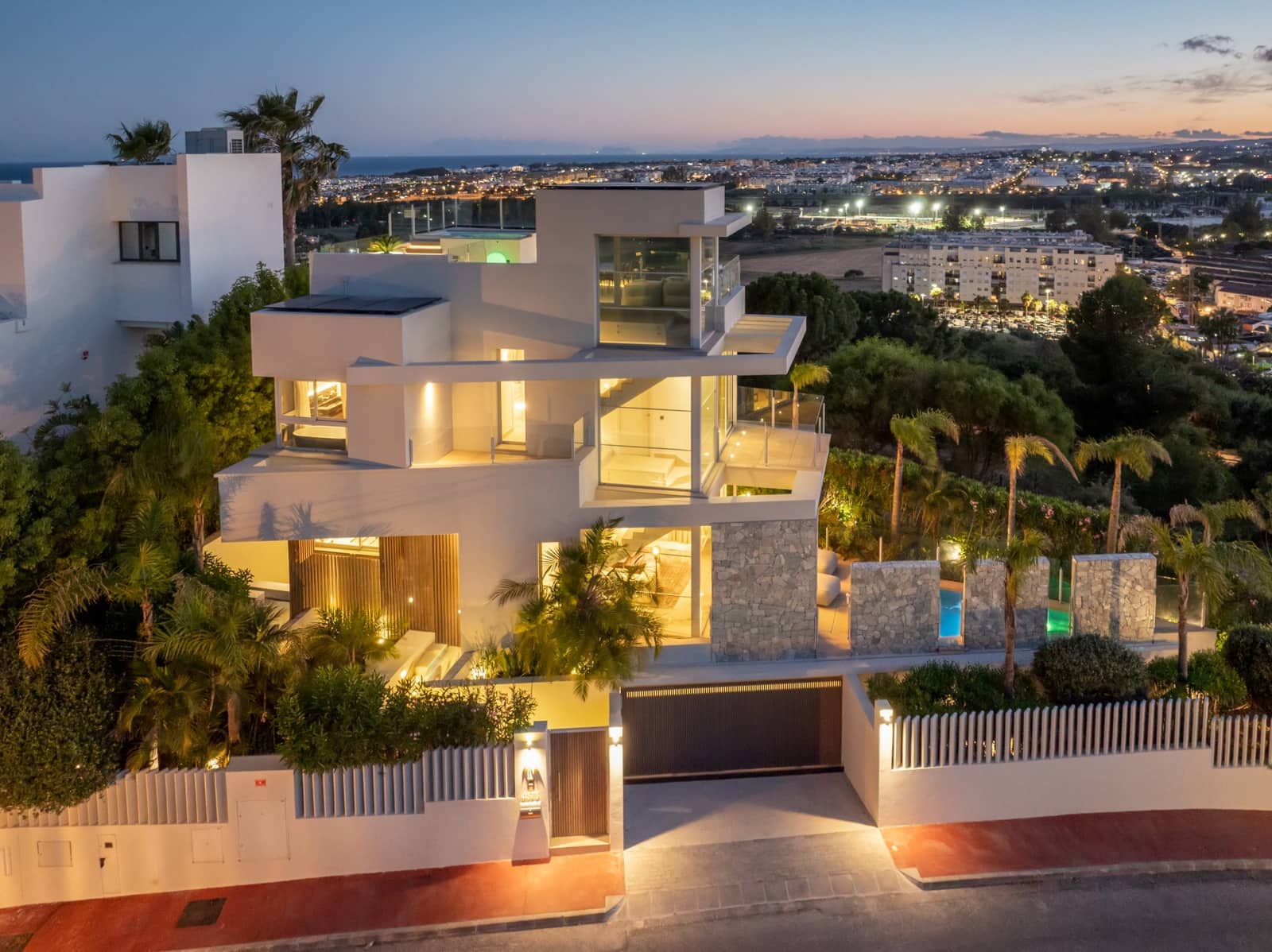 4 sovrum Villa till salu i Nueva Andalucia med pool garage - 2 775 000 € (Ref: 9993925)