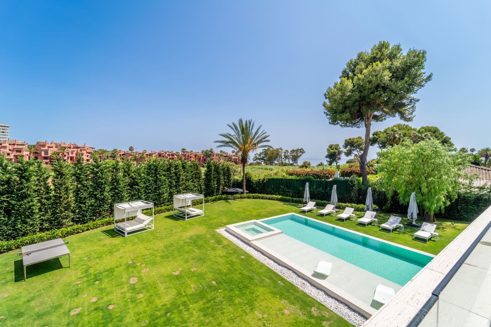 6 quarto Moradia para venda em Marbella com piscina garagem - 8 750 000 € (Ref: 9996772)