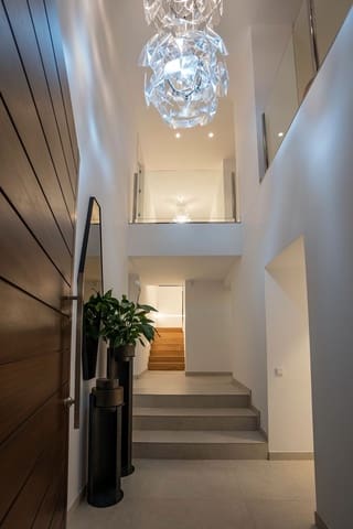 4 soverom Villa til salgs i Nueva Andalucia, Marbella med garasje - € 3 300 000 (Ref: 9996773)