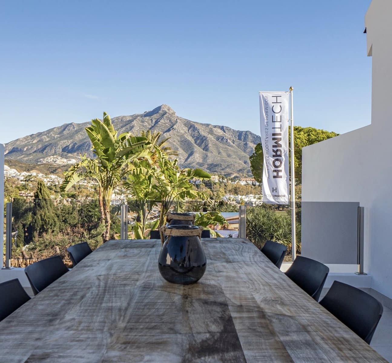 4 soverom Villa til salgs i Nueva Andalucia med garasje - € 3 300 000 (Ref: 9996773)