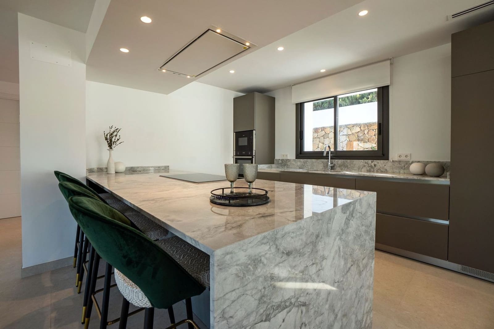 4 soverom Villa til salgs i Nueva Andalucia med garasje - € 3 300 000 (Ref: 9996773)
