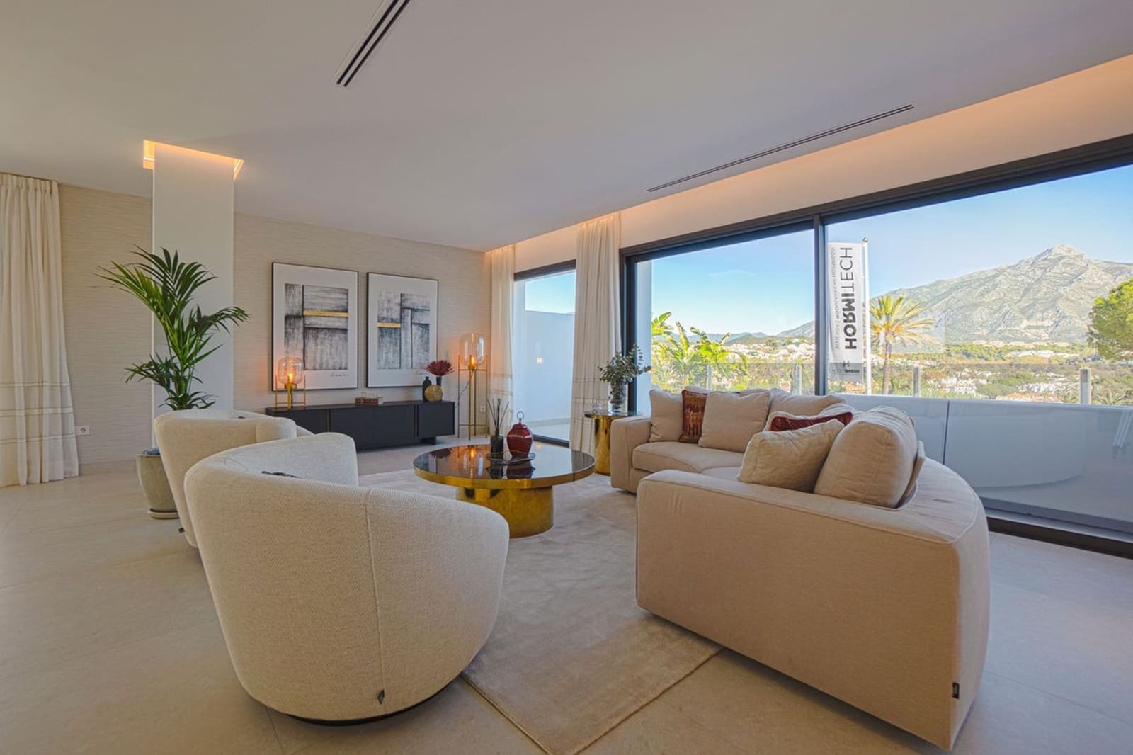 4 soverom Villa til salgs i Nueva Andalucia med garasje - € 3 300 000 (Ref: 9996773)