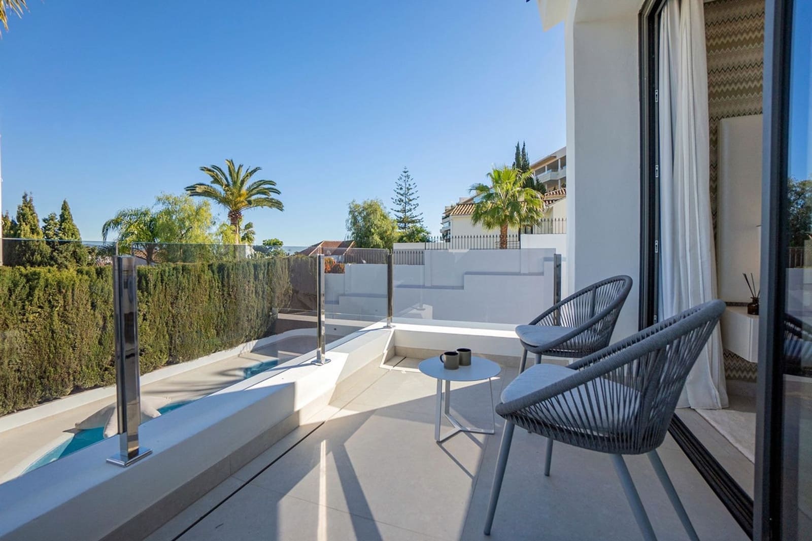 4 soverom Villa til salgs i Nueva Andalucia med garasje - € 3 300 000 (Ref: 9996773)
