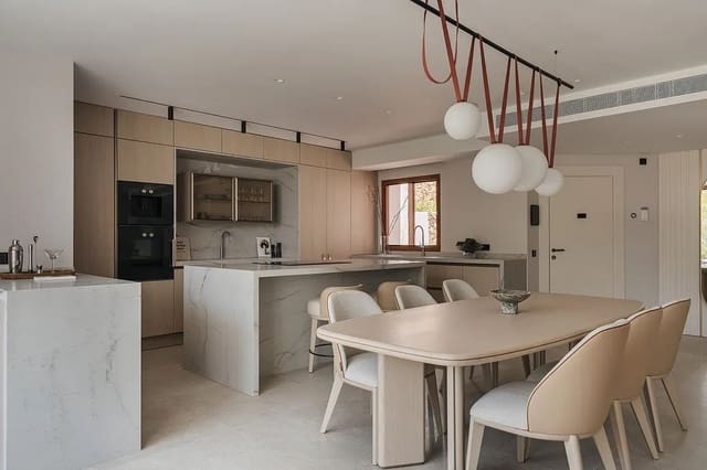 4 bedroom Apartment for sale in Marbella with pool garage - € 2,595,000 (Ref: 9996774)