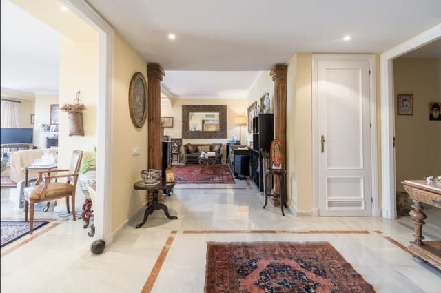 3 sypialnia Penthouse na sprzedaż w Marbella z basenem garażem - 1 650 000 € (Ref: 9998440)