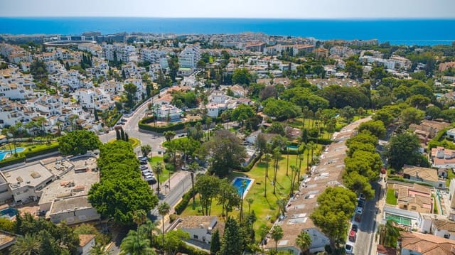 2 soverom Villa til salgs i Nueva Andalucia, Marbella med svømmebasseng garasje - € 1 375 000 (Ref: 9998445)
