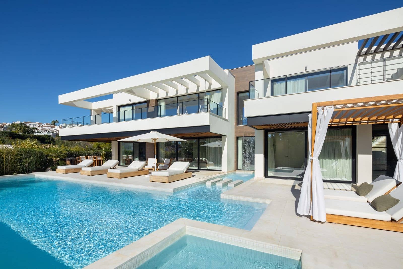 6 chambre Villa/Maison à vendre à Nueva Andalucia avec piscine garage - 6 475 000 € (Ref: 9998446)