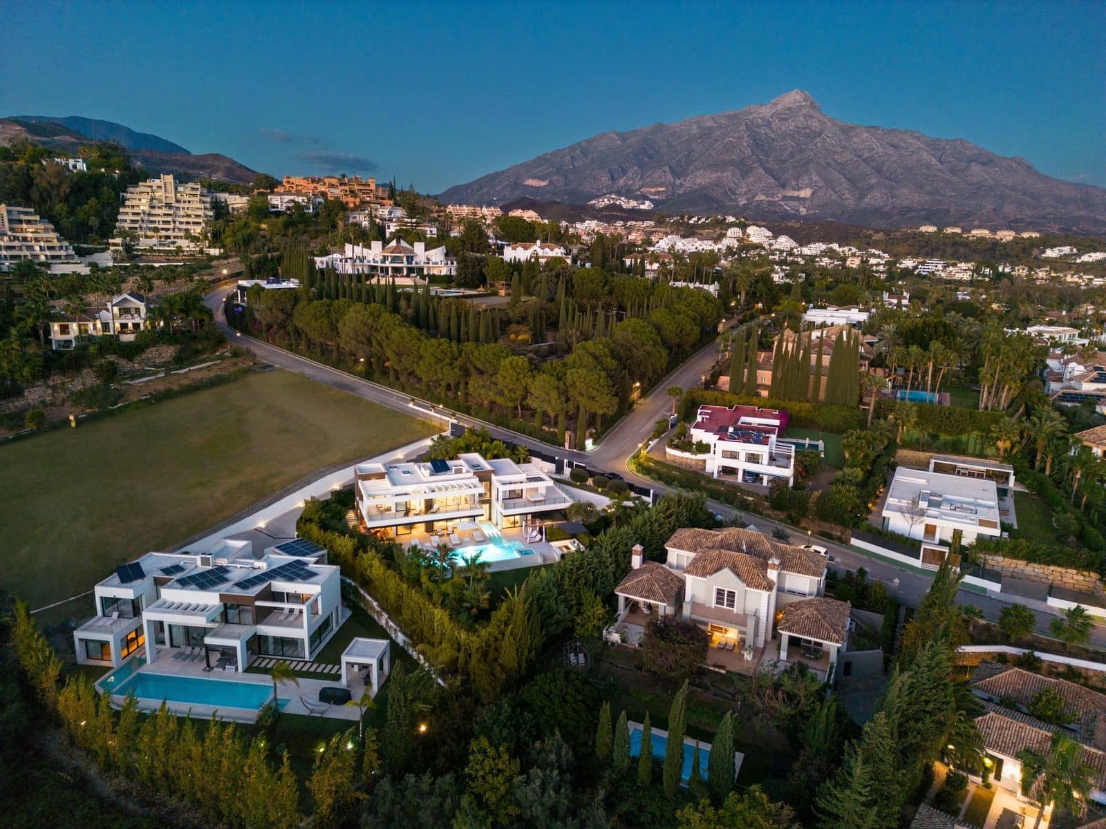 6 chambre Villa/Maison à vendre à Nueva Andalucia avec piscine garage - 6 475 000 € (Ref: 9998446)
