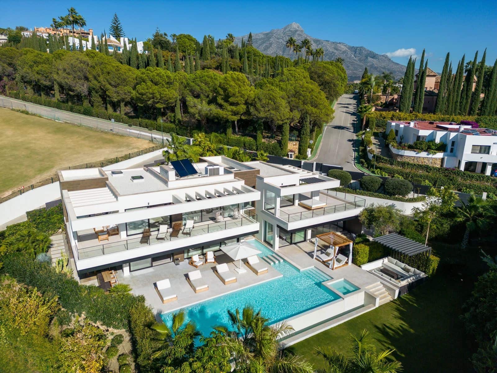 6 chambre Villa/Maison à vendre à Nueva Andalucia avec piscine garage - 6 475 000 € (Ref: 9998446)