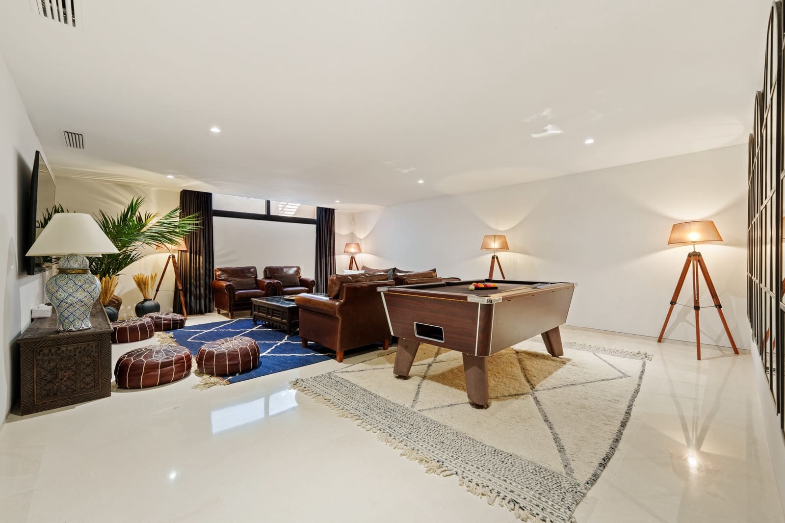 6 bedroom Villa for sale in Nueva Andalucia with pool garage - € 3,895,000 (Ref: 9999560)