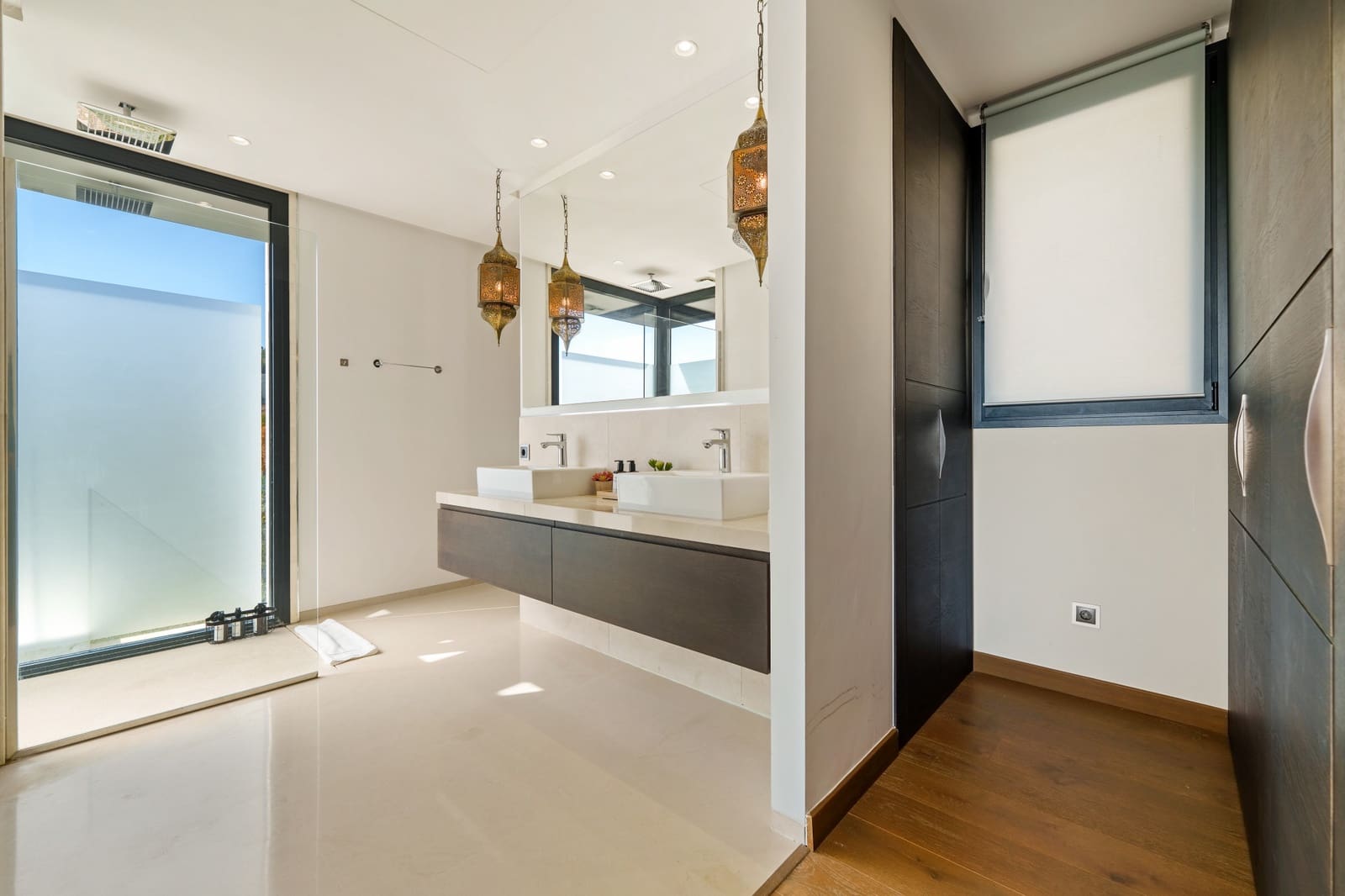 6 bedroom Villa for sale in Nueva Andalucia with pool garage - € 3,895,000 (Ref: 9999560)