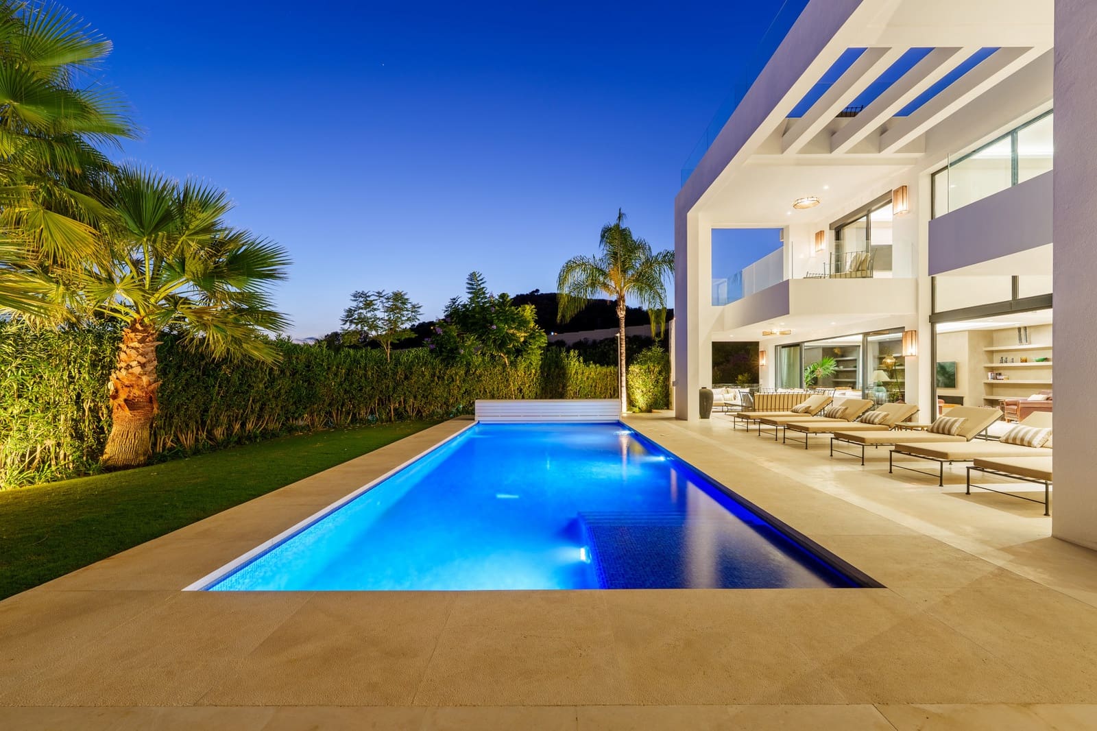 6 bedroom Villa for sale in Nueva Andalucia with pool garage - € 3,895,000 (Ref: 9999560)