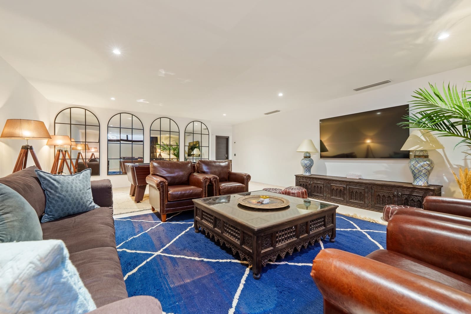 6 bedroom Villa for sale in Nueva Andalucia with pool garage - € 3,895,000 (Ref: 9999560)