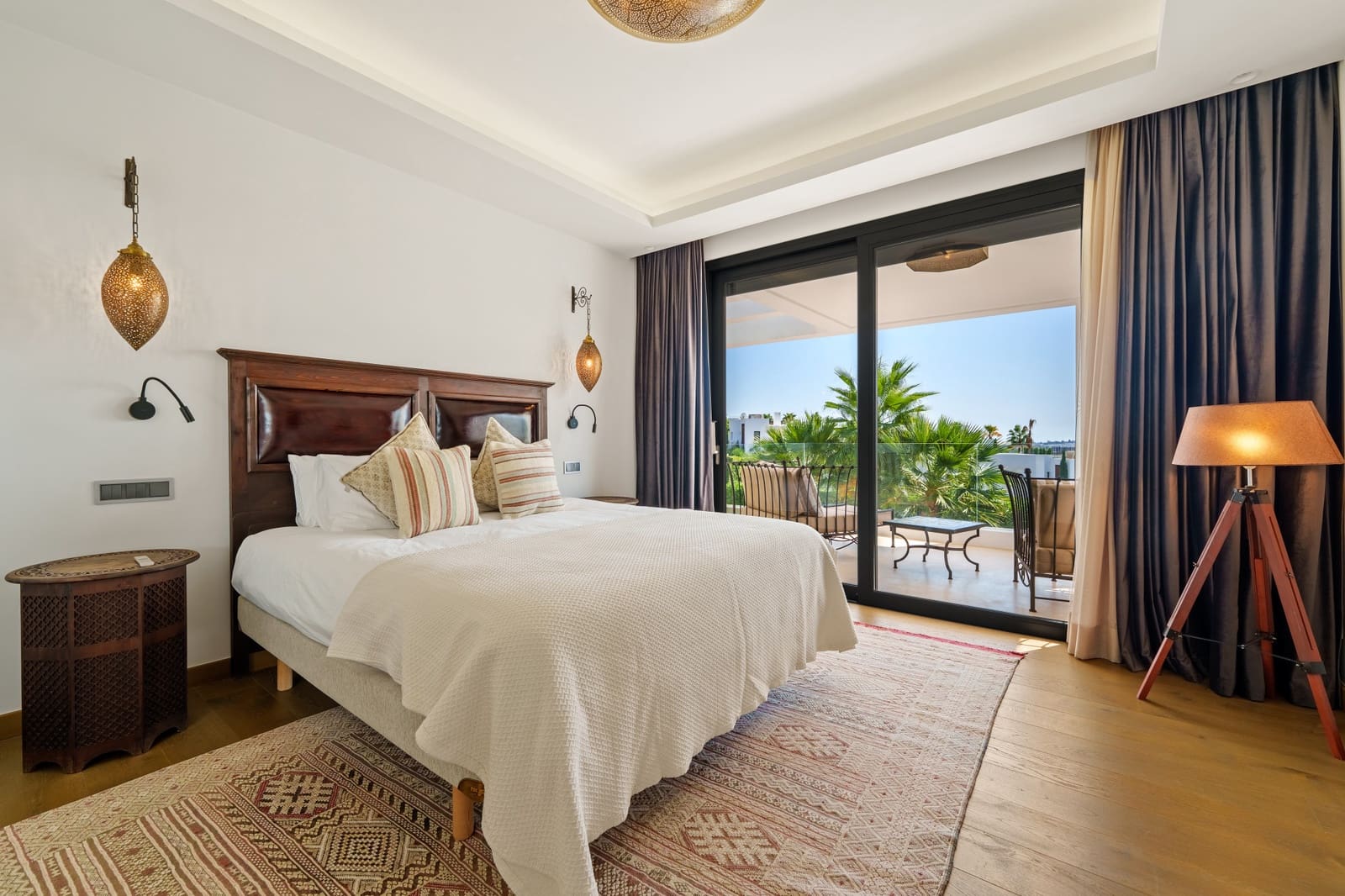 6 bedroom Villa for sale in Nueva Andalucia with pool garage - € 3,895,000 (Ref: 9999560)