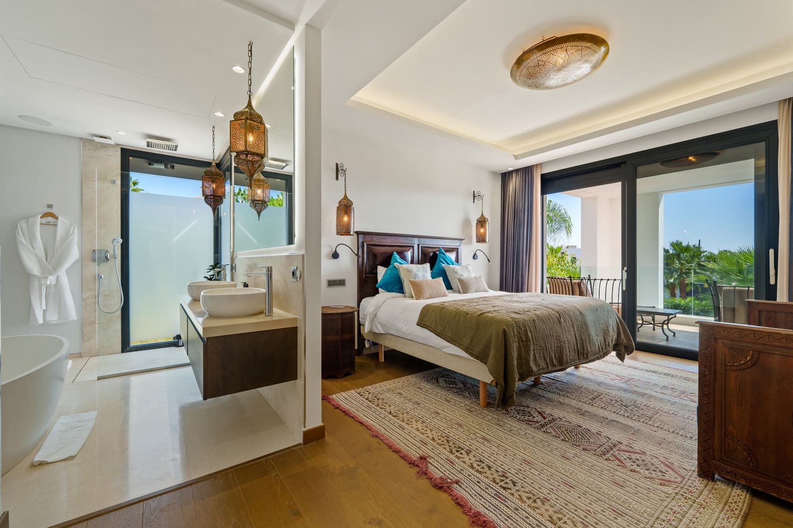 6 bedroom Villa for sale in Nueva Andalucia with pool garage - € 3,895,000 (Ref: 9999560)