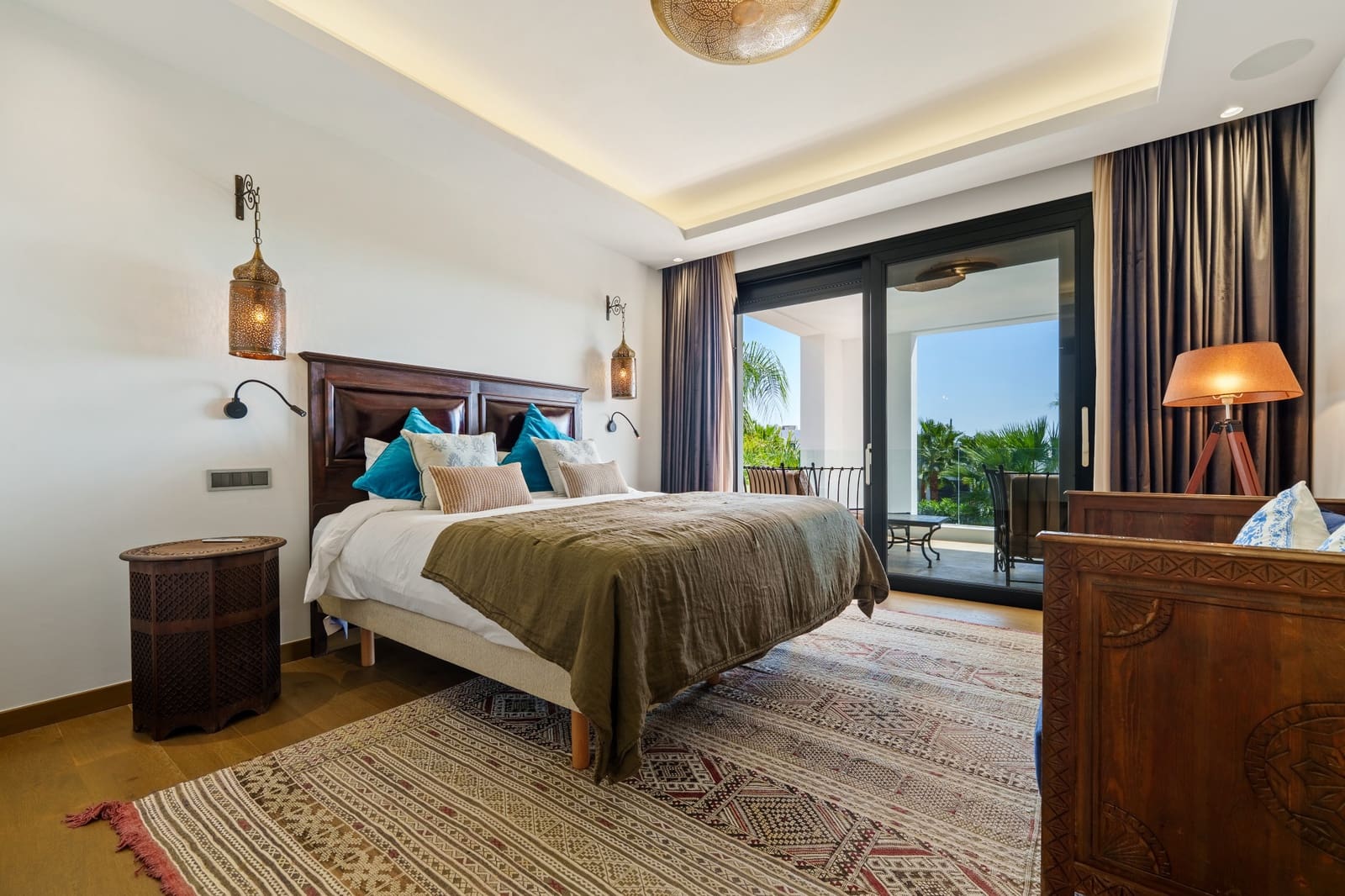 6 bedroom Villa for sale in Nueva Andalucia with pool garage - € 3,895,000 (Ref: 9999560)