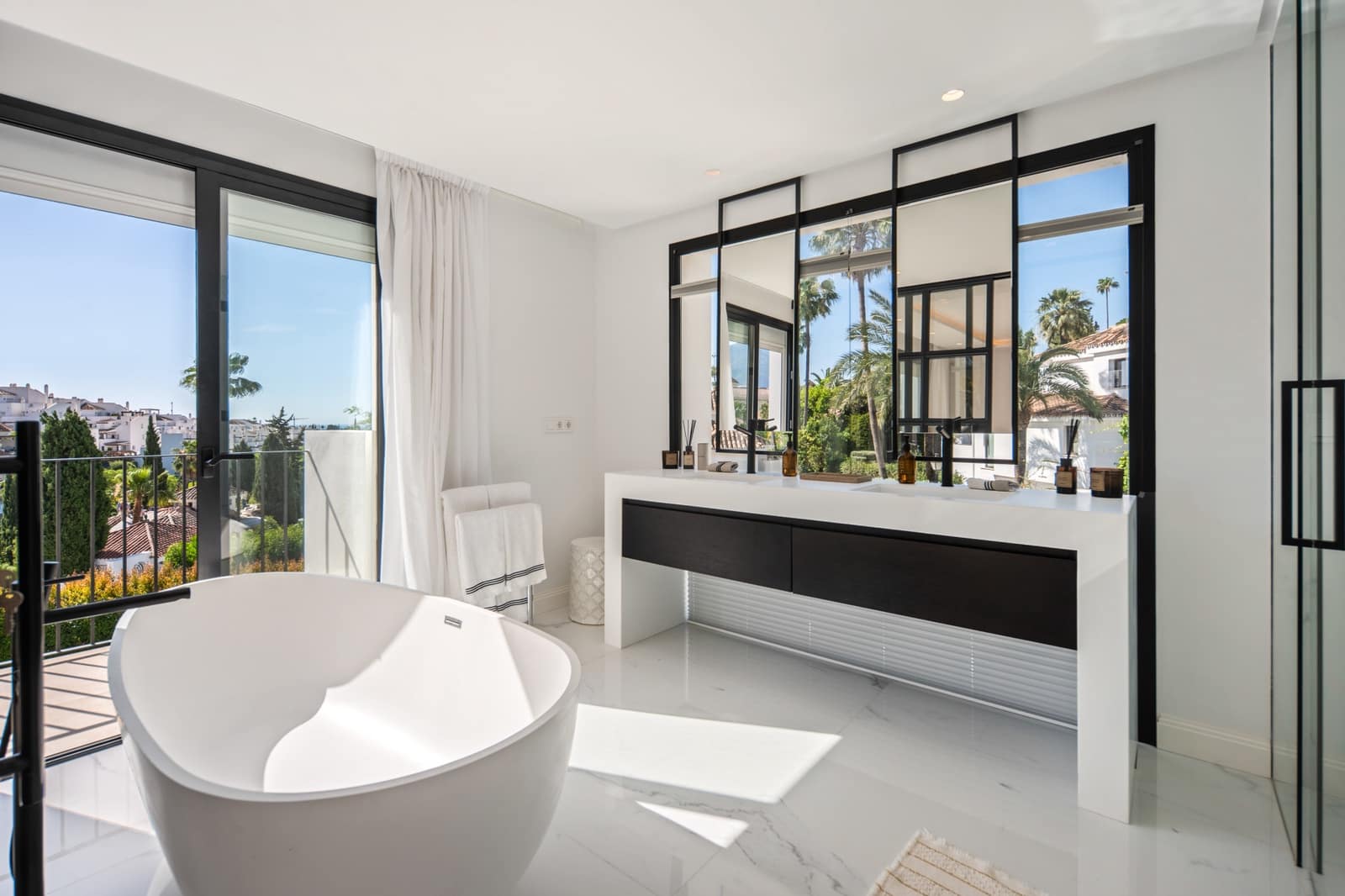 5 soveværelse Villa til salg i Nueva Andalucia med swimmingpool garage - € 3.800.000 (Ref: 9999561)