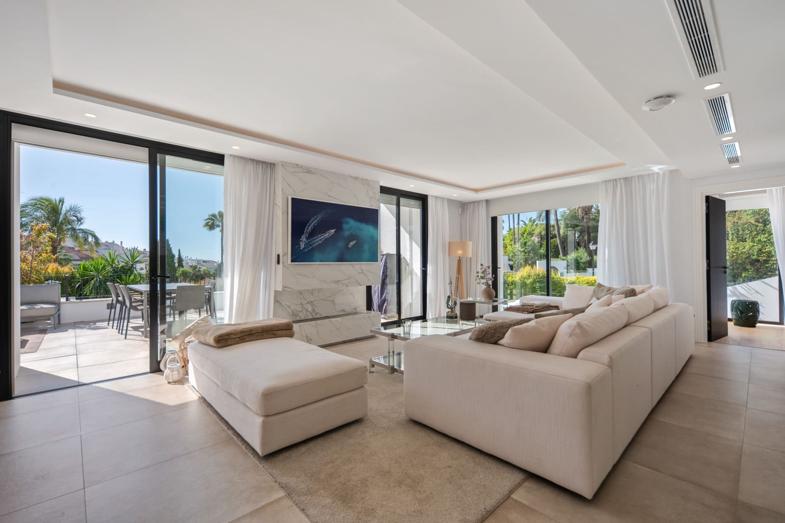 5 soveværelse Villa til salg i Nueva Andalucia med swimmingpool garage - € 3.800.000 (Ref: 9999561)