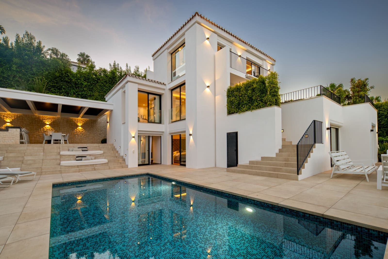 5 soveværelse Villa til salg i Nueva Andalucia med swimmingpool garage - € 3.800.000 (Ref: 9999561)