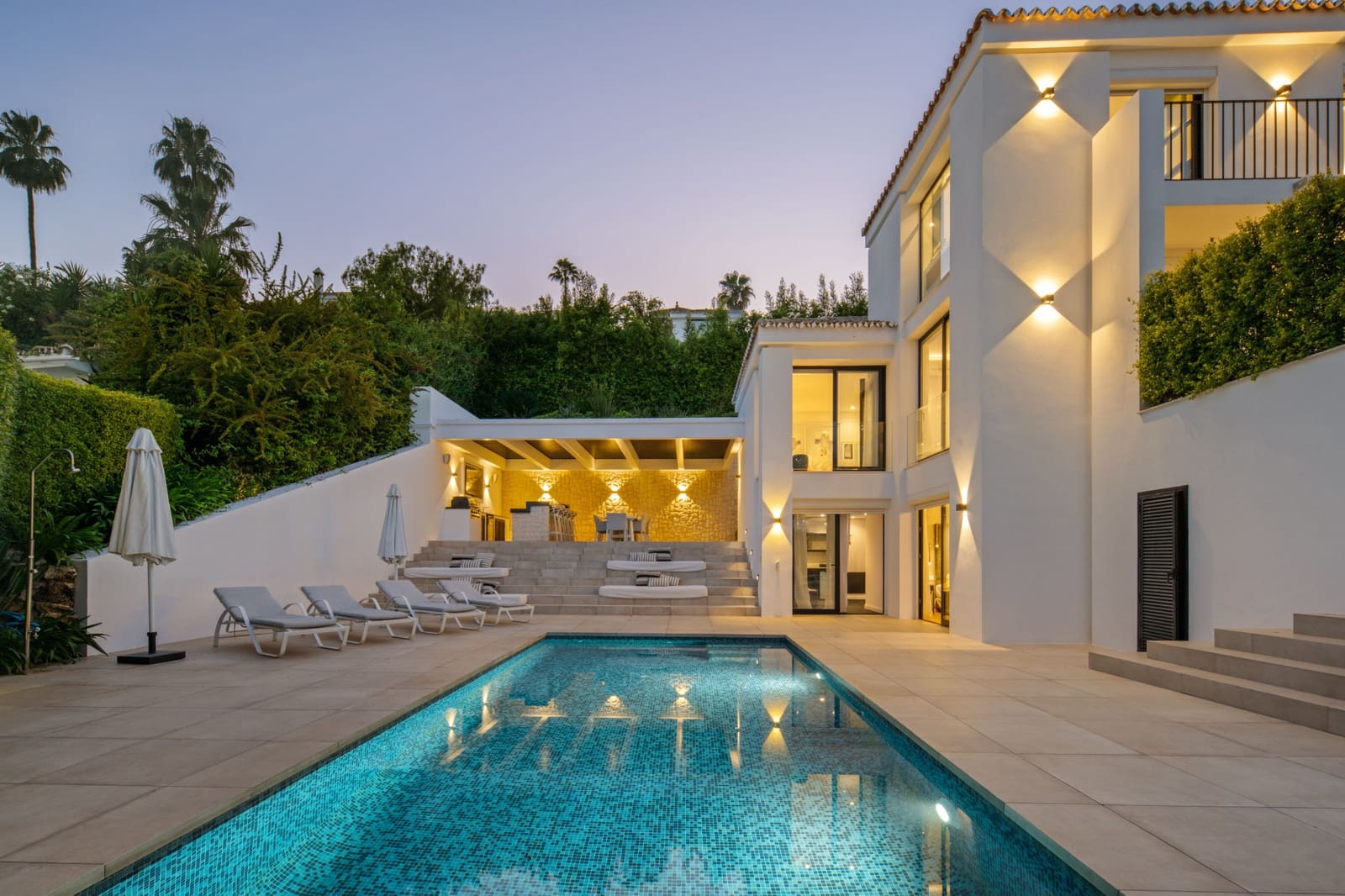 5 soveværelse Villa til salg i Nueva Andalucia med swimmingpool garage - € 3.800.000 (Ref: 9999561)