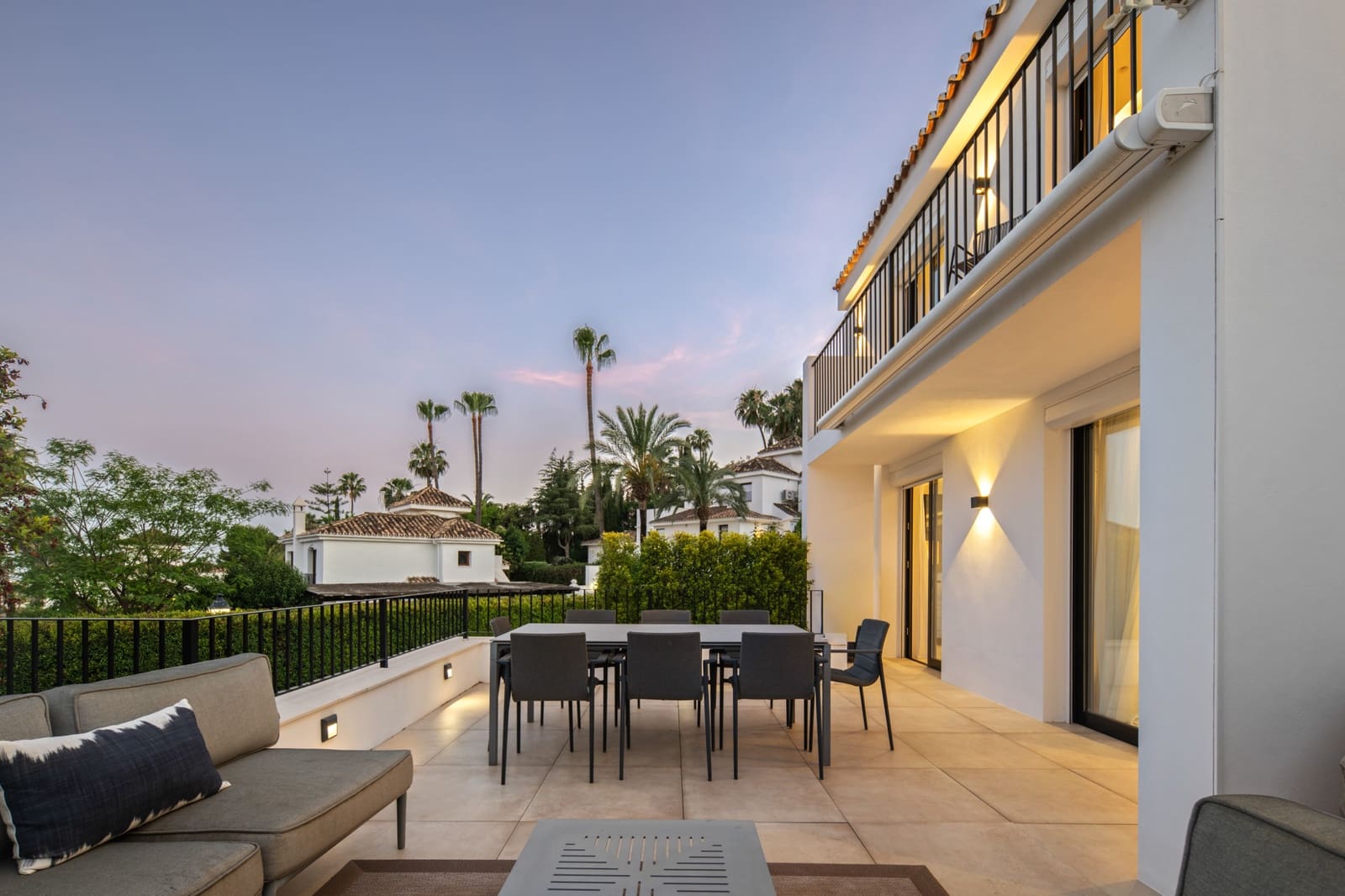 5 soveværelse Villa til salg i Nueva Andalucia med swimmingpool garage - € 3.800.000 (Ref: 9999561)