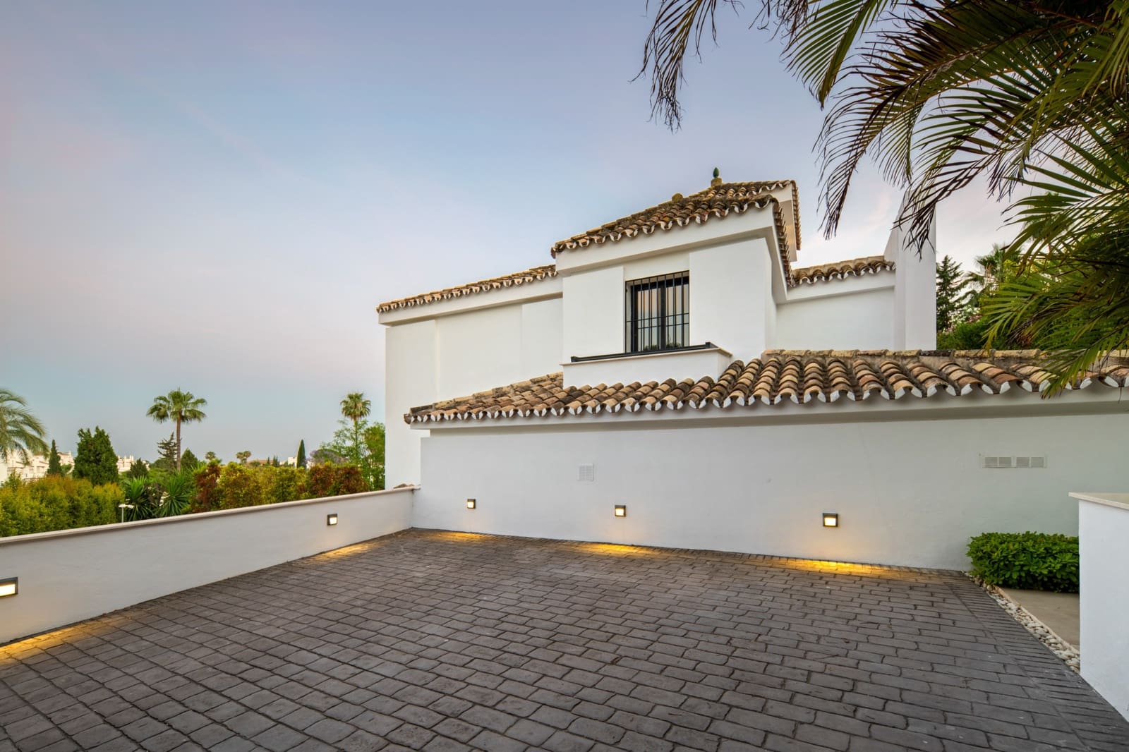 5 soveværelse Villa til salg i Nueva Andalucia med swimmingpool garage - € 3.800.000 (Ref: 9999561)