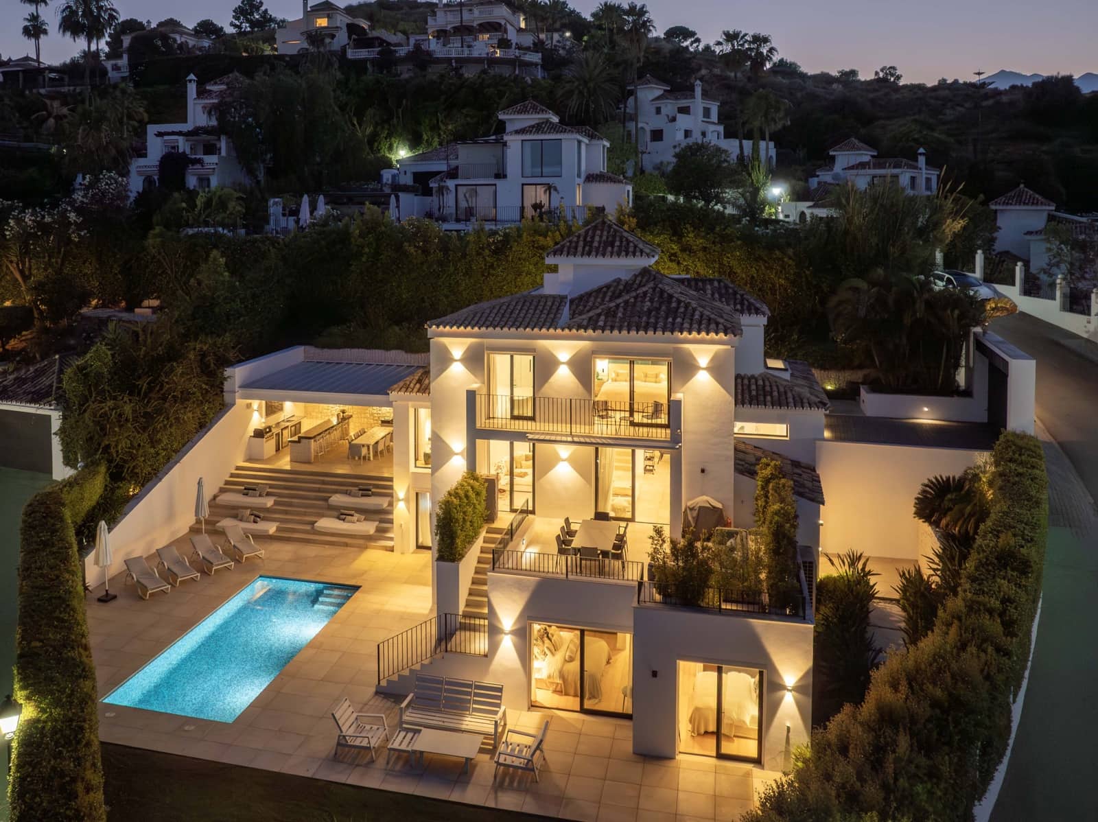 5 soveværelse Villa til salg i Nueva Andalucia med swimmingpool garage - € 3.800.000 (Ref: 9999561)