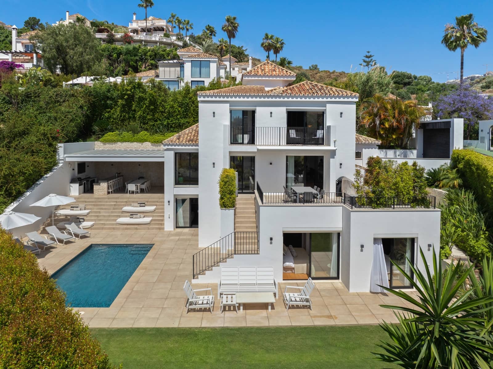 5 soveværelse Villa til salg i Nueva Andalucia med swimmingpool garage - € 3.800.000 (Ref: 9999561)