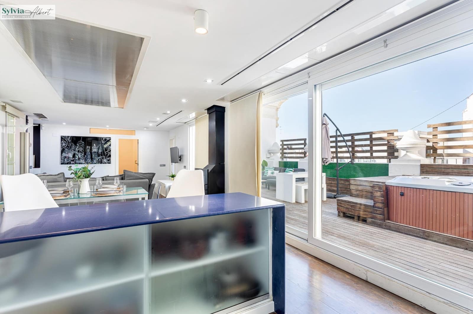 2 slaapkamer Penthouse te huur in Valencia stad - € 3.000 (Ref: 9665183)