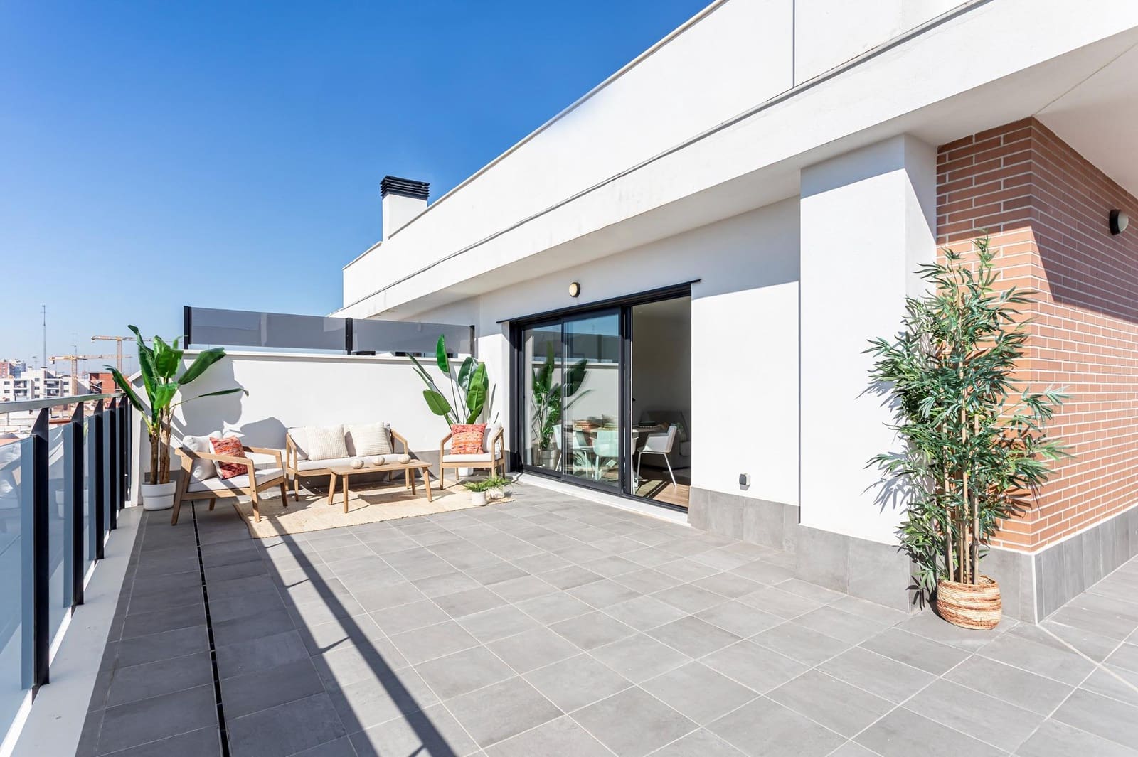 2 bedroom Penthouse for sale in Valencia city with garage - € 440,000 (Ref: 9674296)