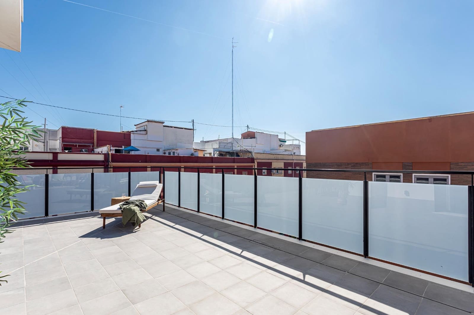 2 bedroom Penthouse for sale in Valencia city with garage - € 440,000 (Ref: 9674296)