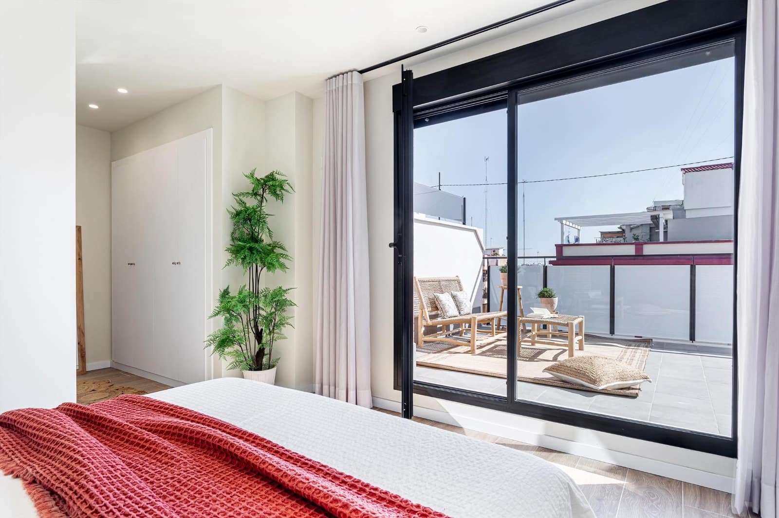 2 bedroom Penthouse for sale in Valencia city with garage - € 440,000 (Ref: 9674296)