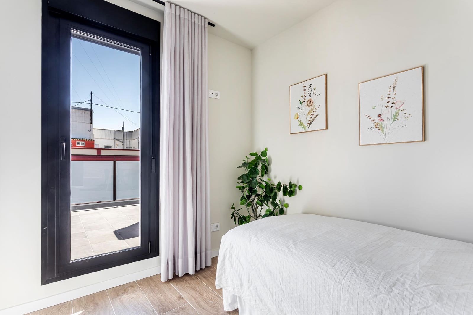 2 bedroom Penthouse for sale in Valencia city with garage - € 440,000 (Ref: 9674296)