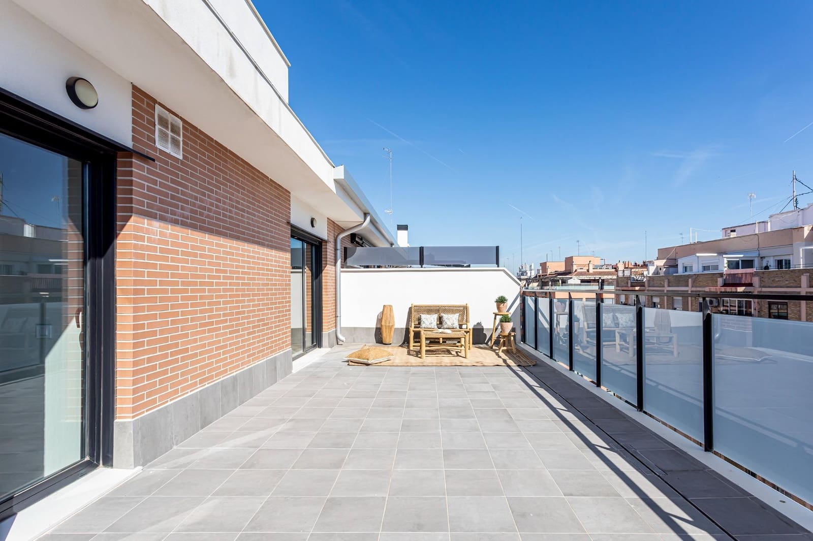 2 bedroom Penthouse for sale in Valencia city with garage - € 440,000 (Ref: 9674296)