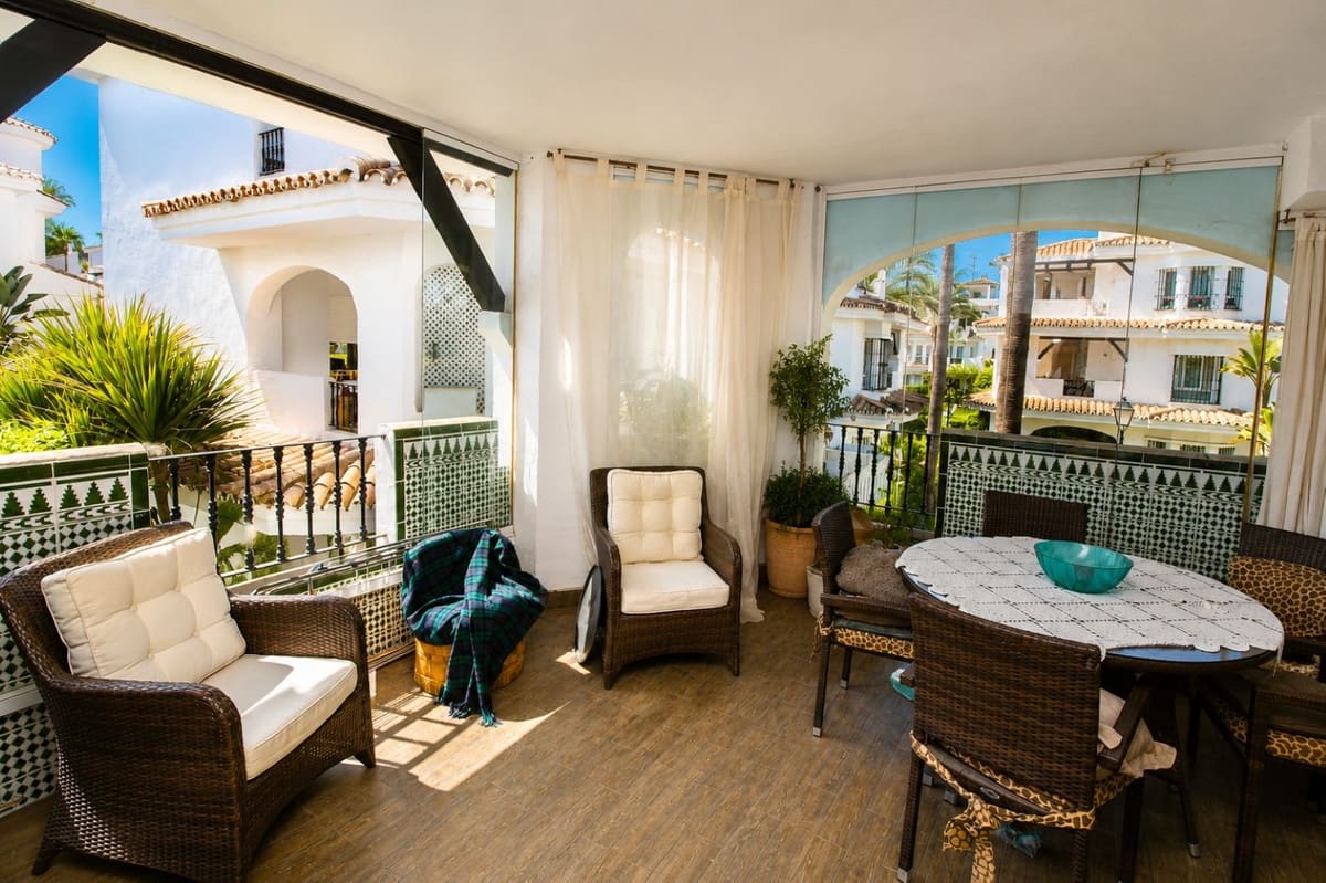 2 soverom Leilighet til salgs i Nueva Andalucia med svømmebasseng - € 475 000 (Ref: 10001180)