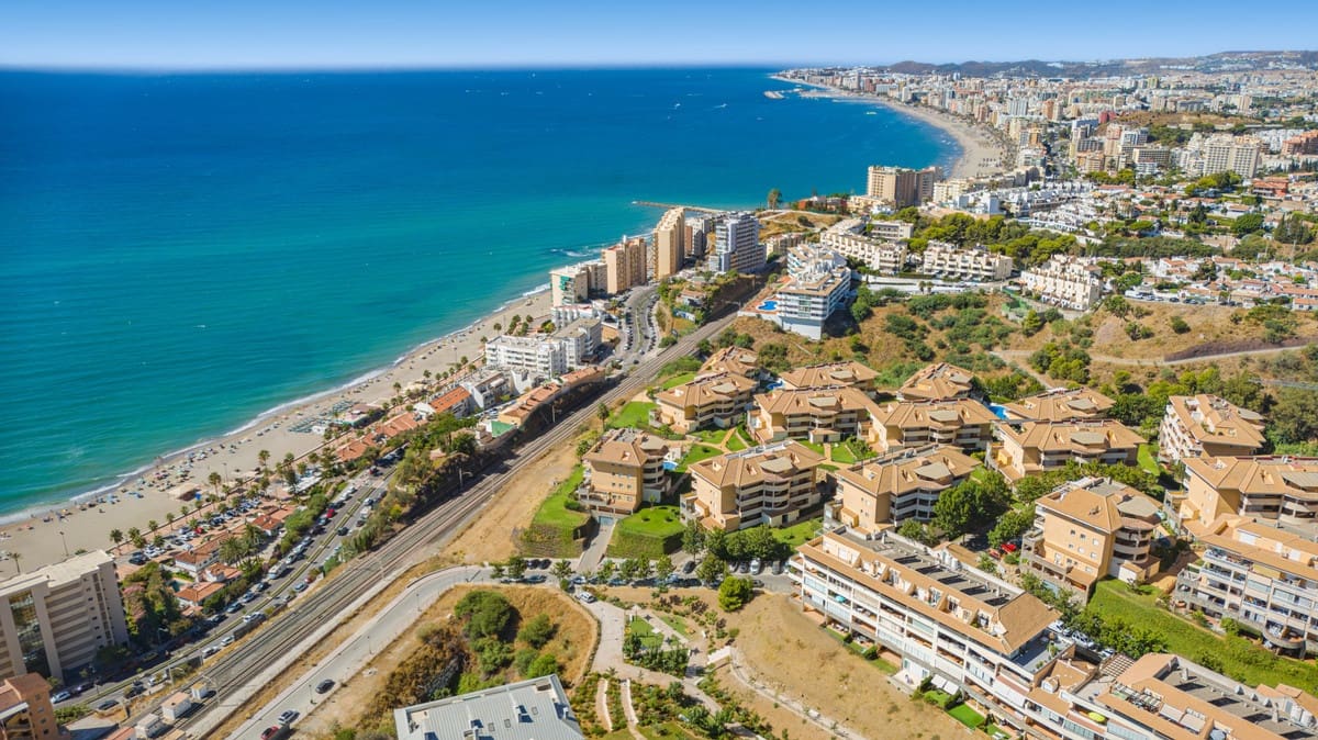 2 soveværelse Lejlighed til salg i Fuengirola med swimmingpool - € 1.180.000 (Ref: 10004534)