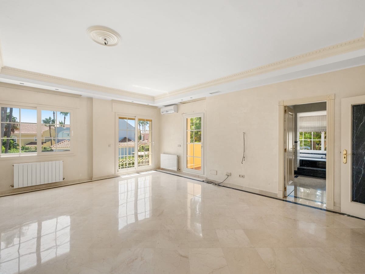 5 chambre Villa/Maison à vendre à Marbella avec piscine - 2 600 000 € (Ref: 10004535)