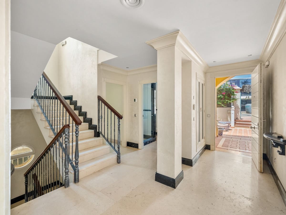 5 chambre Villa/Maison à vendre à Marbella avec piscine - 2 600 000 € (Ref: 10004535)