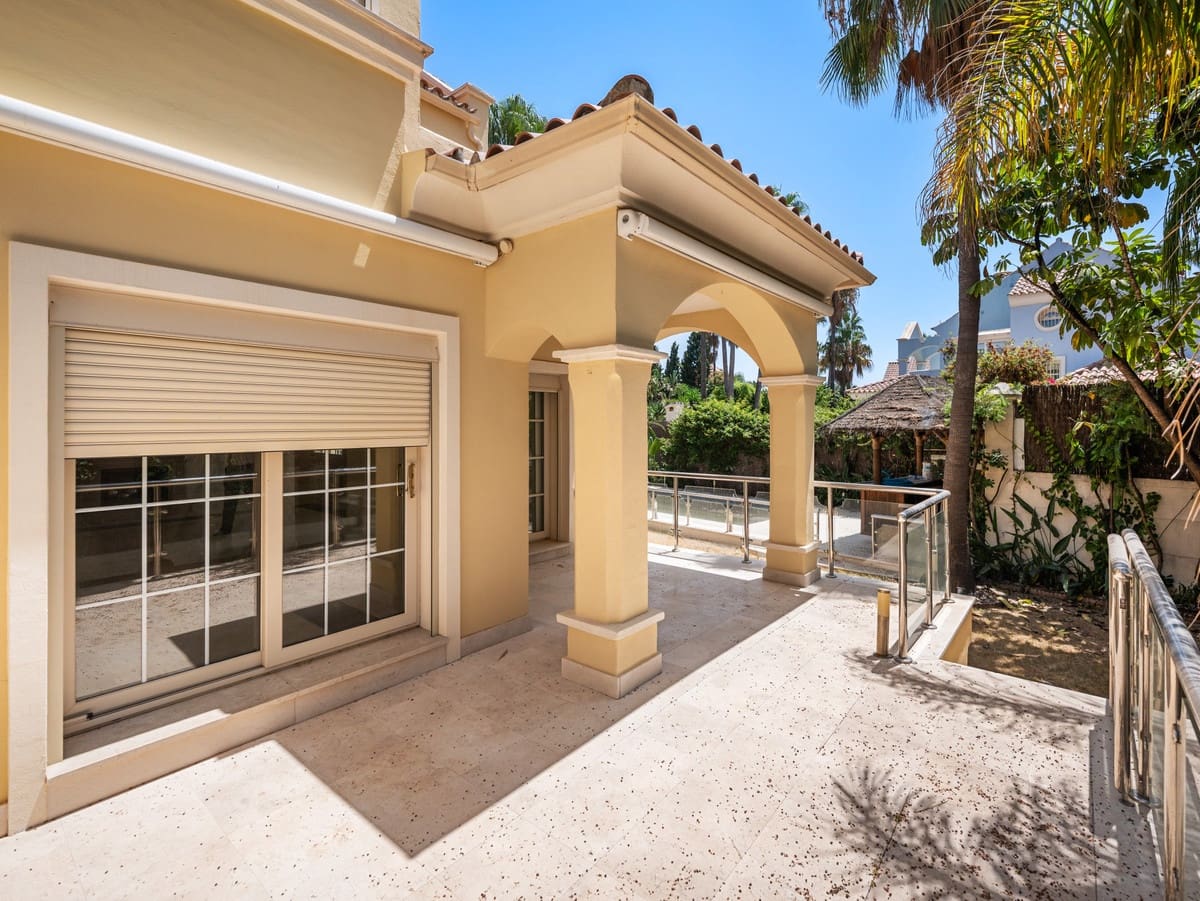 5 chambre Villa/Maison à vendre à Marbella avec piscine - 2 600 000 € (Ref: 10004535)