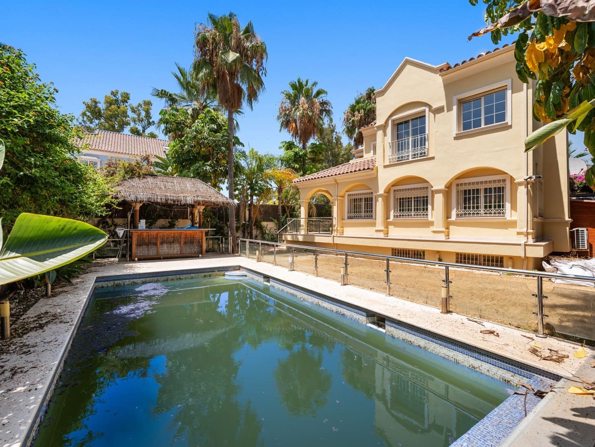 5 chambre Villa/Maison à vendre à Marbella avec piscine - 2 600 000 € (Ref: 10004535)