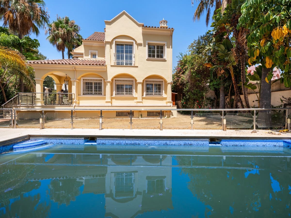 5 chambre Villa/Maison à vendre à Marbella avec piscine - 2 600 000 € (Ref: 10004535)