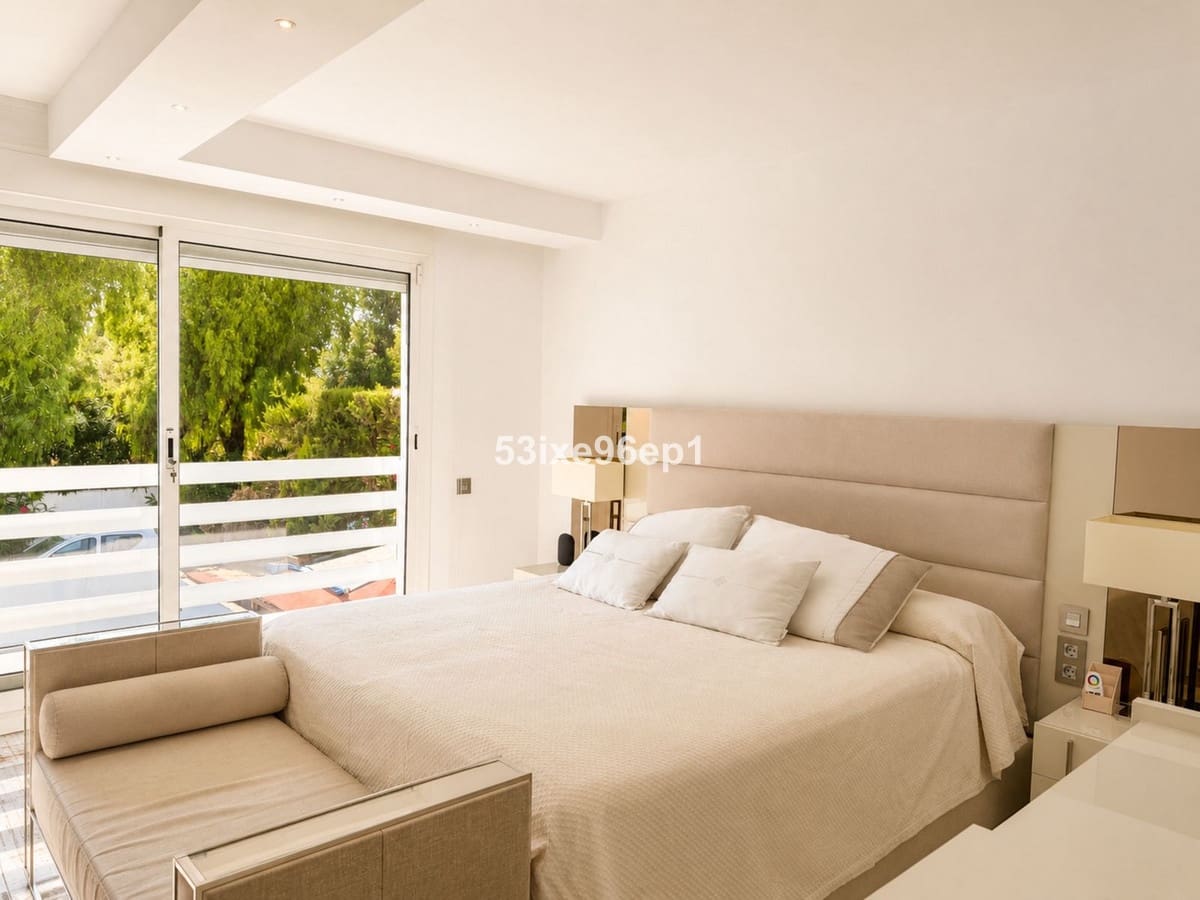 Pareado de 3 habitaciones en Nueva Andalucia en venta con piscina garaje - 1.200.000 € (Ref: 10004918)