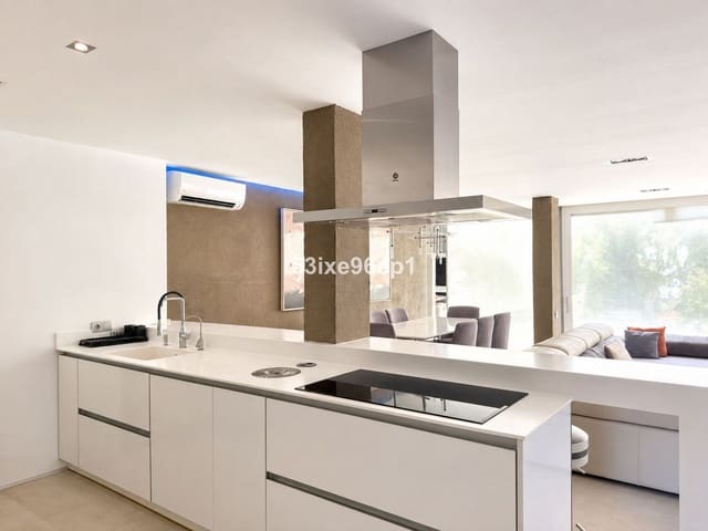 Pareado de 3 habitaciones en Nueva Andalucia, Marbella en venta con piscina garaje - 1.200.000 € (Ref: 10004918)