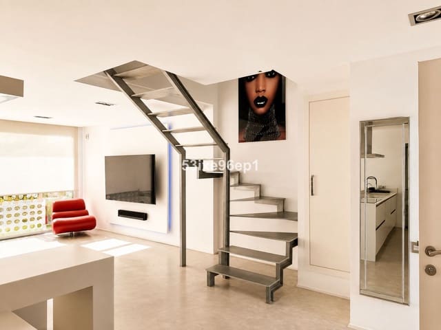 Pareado de 3 habitaciones en Nueva Andalucia, Marbella en venta con piscina garaje - 1.200.000 € (Ref: 10004918)