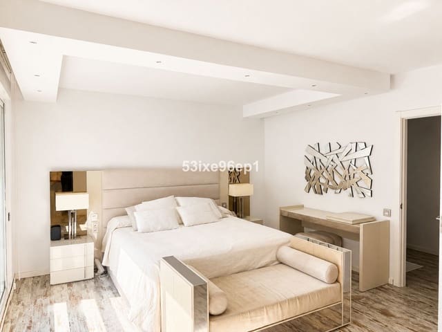 Pareado de 3 habitaciones en Nueva Andalucia, Marbella en venta con piscina garaje - 1.200.000 € (Ref: 10004918)
