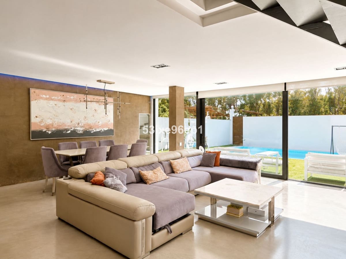 Pareado de 3 habitaciones en Nueva Andalucia en venta con piscina garaje - 1.200.000 € (Ref: 10004918)