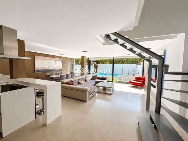 Pareado de 3 habitaciones en Nueva Andalucia, Marbella en venta con piscina garaje - 1.200.000 € (Ref: 10004918)